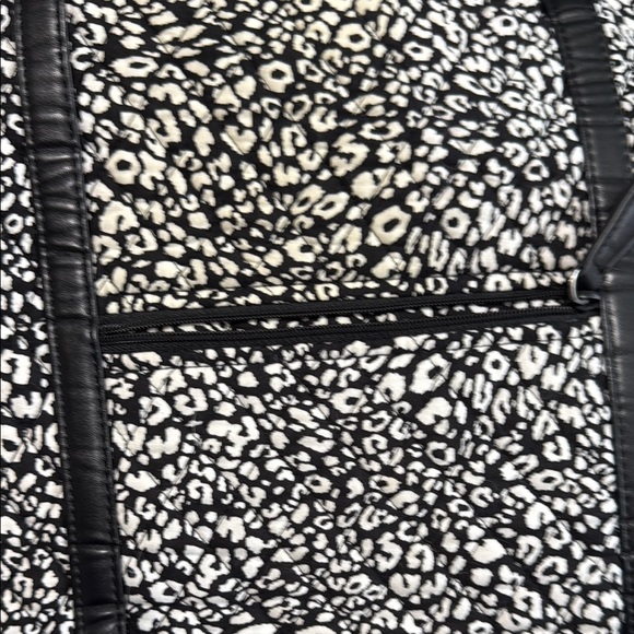 Vera Bradley Black and White Tote with leopard pattern - Picture 4 of 6